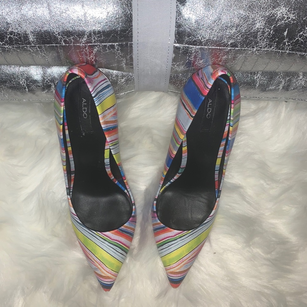 Pumps - Picture 2 of 4